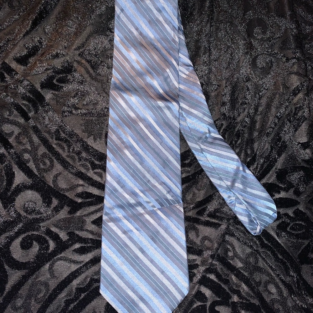 10/$25 Calvin Klein tie